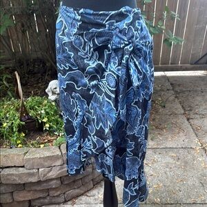 Parker 100% cotton lined Blue Floral High Low Skirt. Size 8
